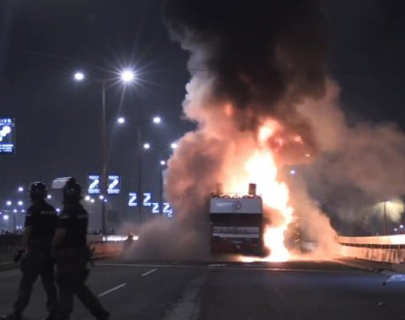 Izgorio večeras Zvezdin autobus 
