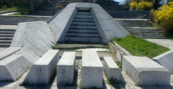 Vlada: Park Vraca nije oskrnavljen