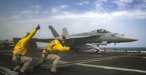 Prinudno sletjeli borbeni avioni  