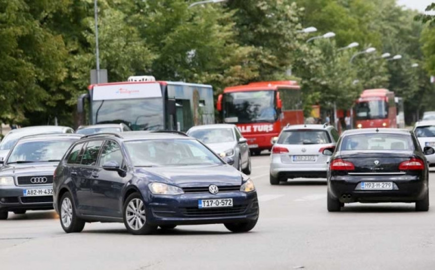 Drumovima krstari 150.000 divljih vozila