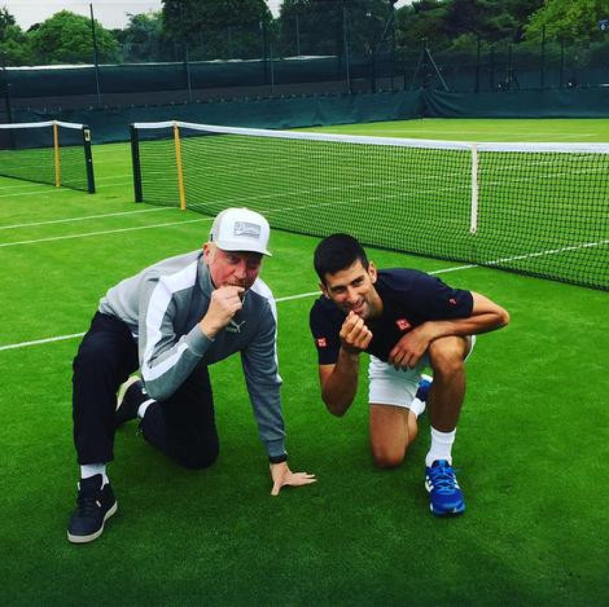 Новак већ стигао и "прије времена" пробао траву са вимблдонских терена! 