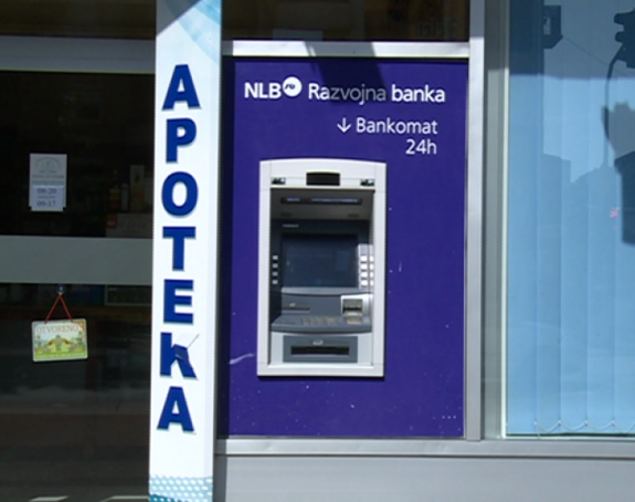 Uklonjen skimer sa bankomata u Bijeljini