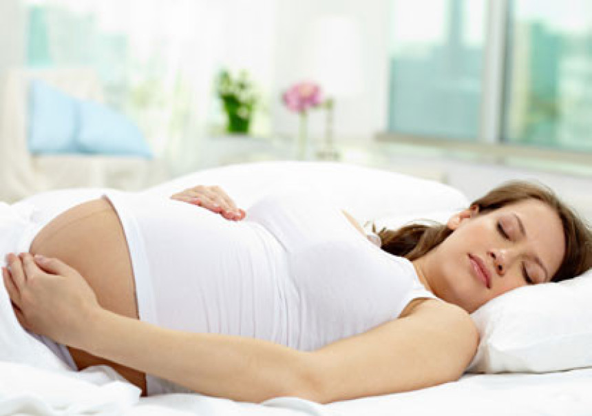 Spavanjem na leđima rizikujete bebin život