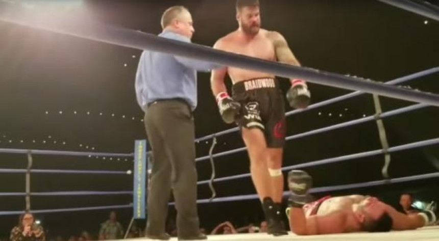 Video: Preminuo nokautirani bokser!
