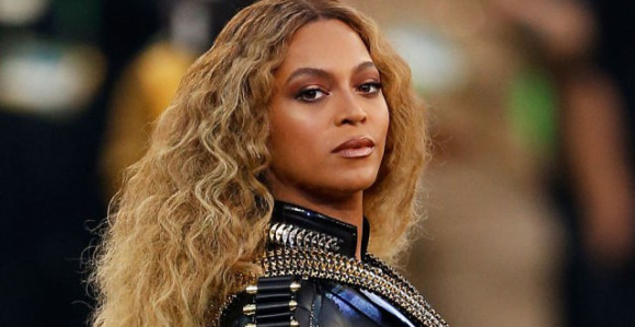 Bijonse rodila blizance