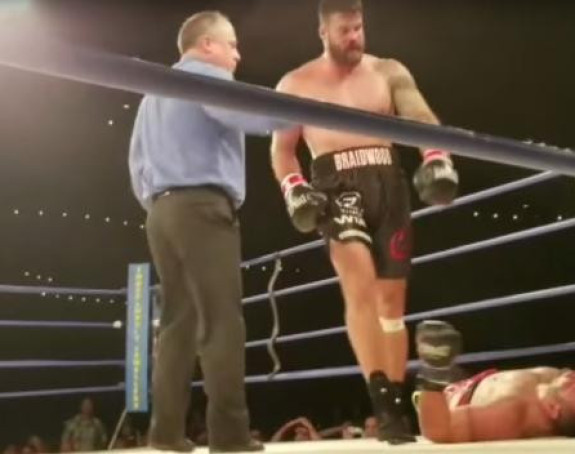 Video: Preminuo nokautirani bokser!