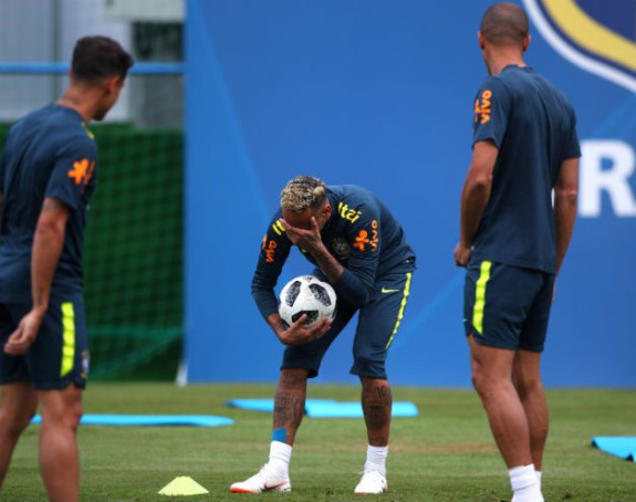 Како се повриједио Нејмар? Погодила га лопта!