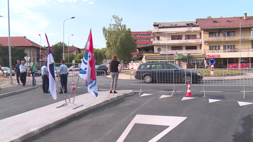 Otvoren kružni tok u naselju Lauš