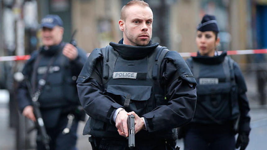 Наоружан мушкарац у хотелу у Француској