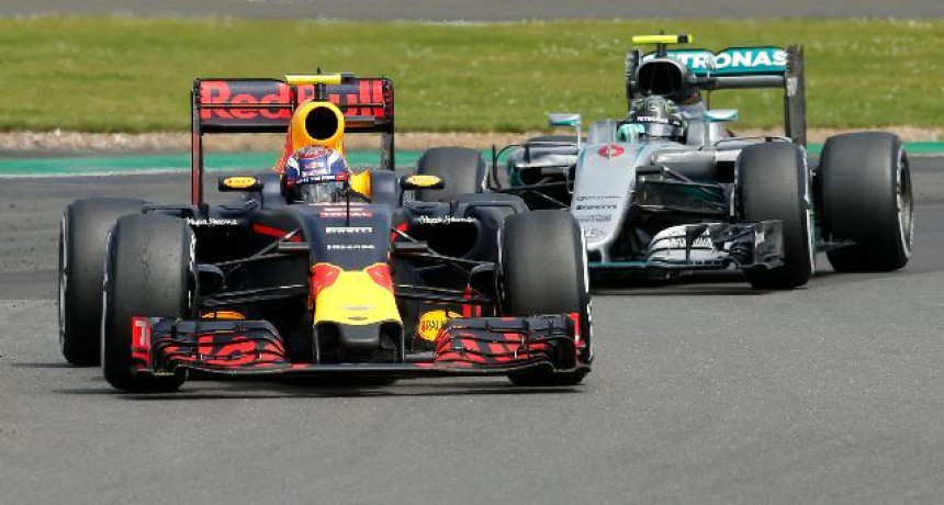 Red Bulovi demoni sa Hungaroringa progone Toto Volfa!