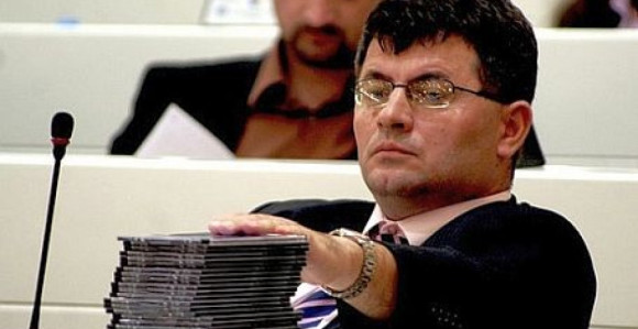 Zbog Drage 25 ljudi odlazi iz SNSD?