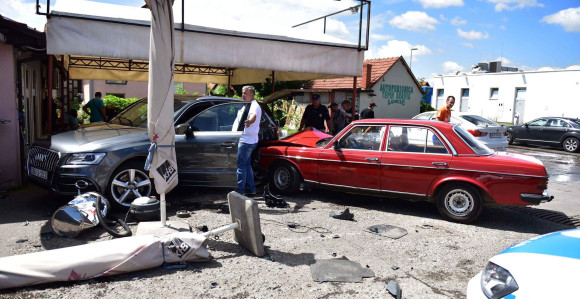 Bijeljina: Mercedesom uletio u auto-praonicu