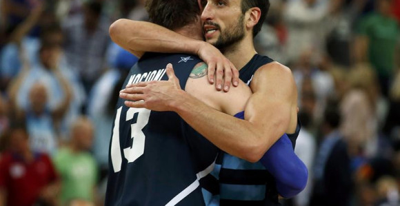 Odoše ljudi! Posljednji tango...!