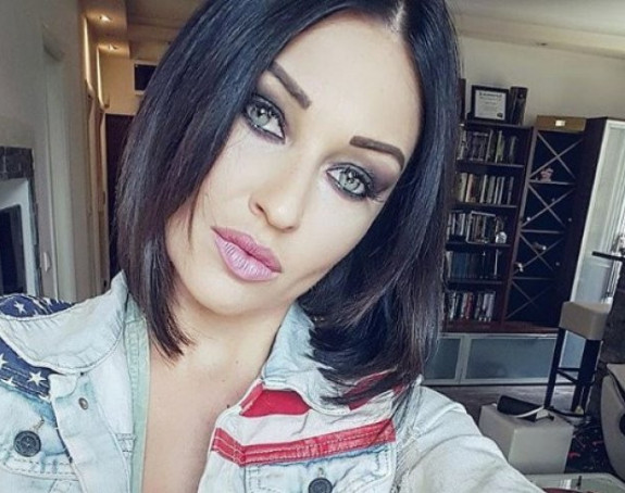 Našli joj golišave fotke i ukrali hiljade evra