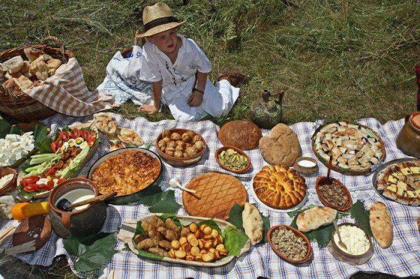 Domaćinska trpeza iz Semberije