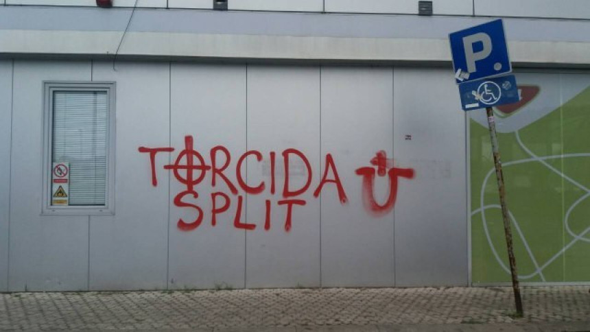 PROTJERANI: Iz Padinjaka pušteni hrvatski navijači!
