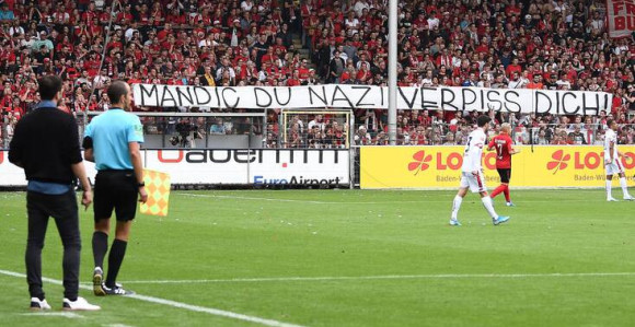 "Нацисто, одј**и": Порука навијача десничару!