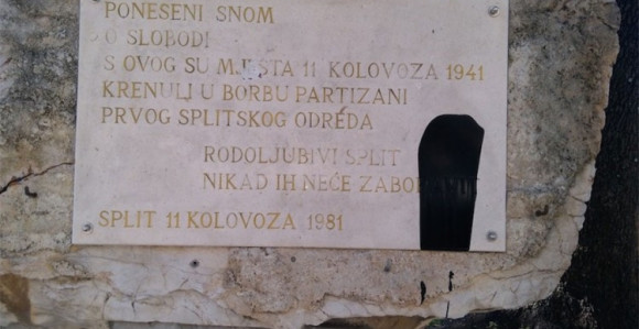 Crnom bojom na spomenik Prvom partizan. odredu  