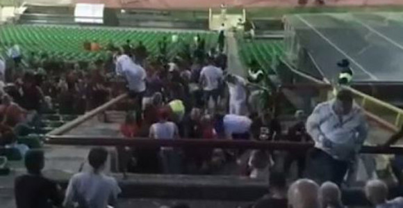 Drama na tribini: Pozlilo navijaču, hitno u bolnicu