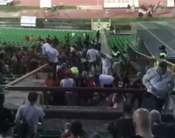 Drama na tribini: Pozlilo navijaču, hitno u bolnicu