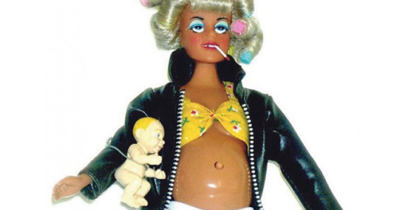 Djeca luda za lutkama koje piju i puše