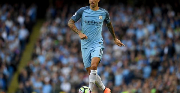 Legenda Arsenala: Kolarov podsjeća na Bobija Mura!
