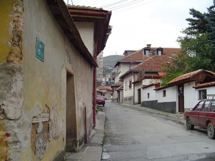 Bačena bomba u dvorište kuće