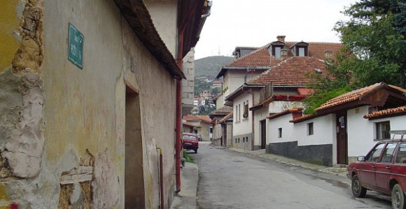 Bačena bomba u dvorište kuće