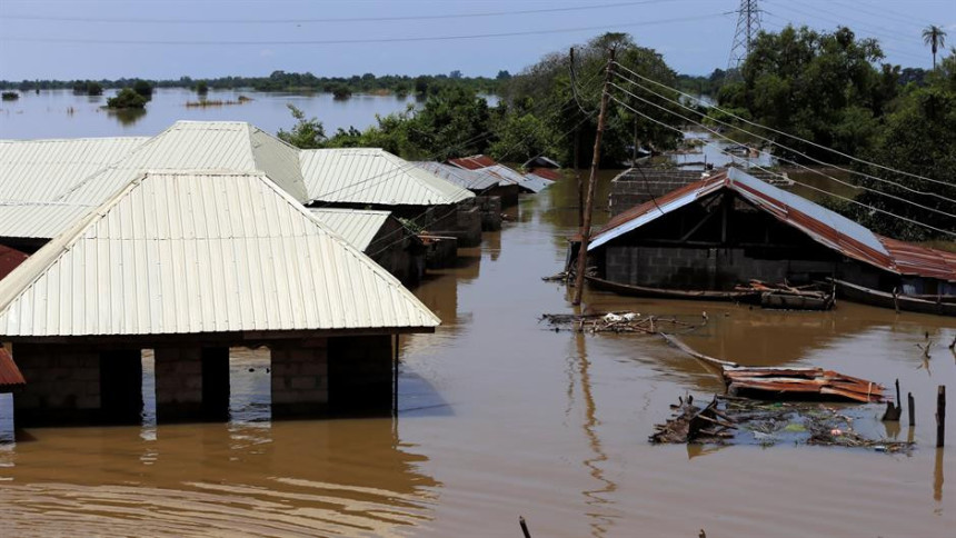Strašne poplave, stotinu mrtvih
