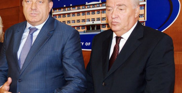 Ko kvari odnose SNSD-a i DNS-a
