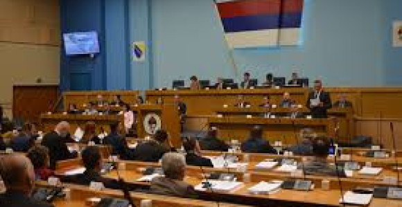 Власт се бави декларацијом СДА, а Републику Српску поново задужују?!
