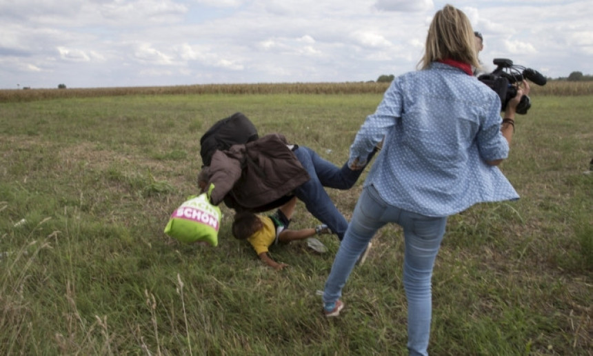 Nagrađena snimateljka koja šutira migrante