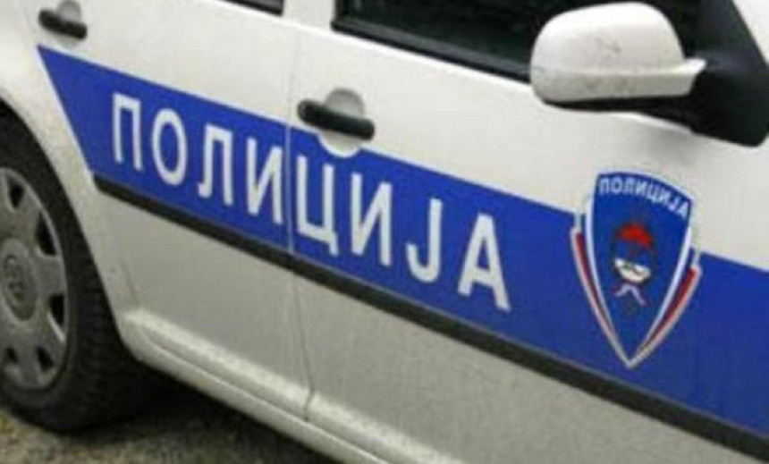 Пијан слетио "голфом" с пута