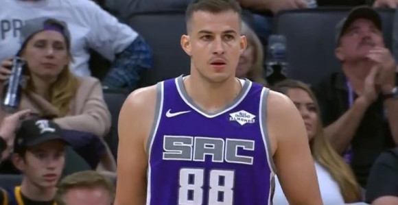 Prva utakmica i nametnuta dilema u Sakramentu...