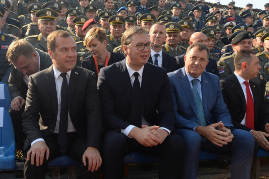 Medvedev sa Vučićem na vježbi "Sloboda 2019" 