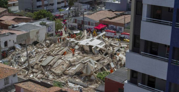 У урушавању зграде у Бразилу погинуло 7 особа