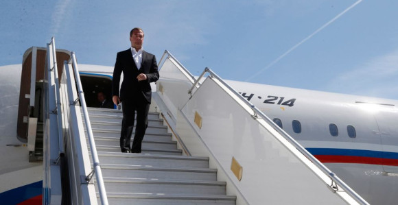 Medvedev stigao u Beograd, dočekala ga premijerka