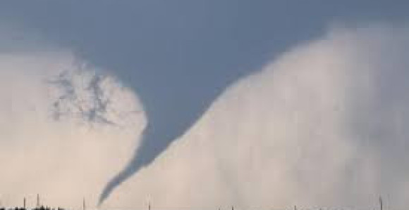 Торнадо погодио Флориду, оштетио куће