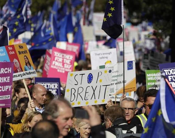 Britanci traže novi referendum o izlasku iz EU