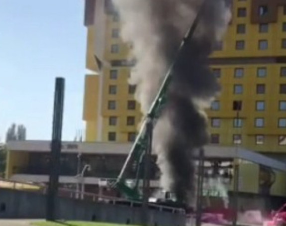 Експлозија код хотела "Холидаy" у Сарајеву