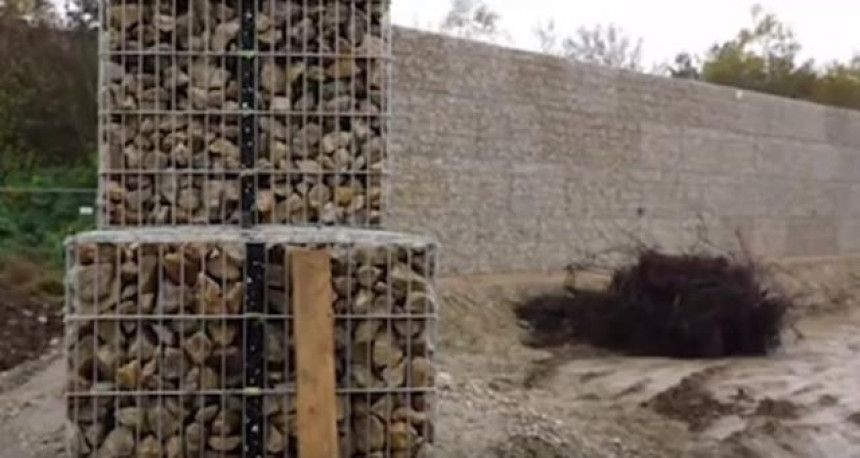 Ograda: Nijemci grade zid visok 4 metra