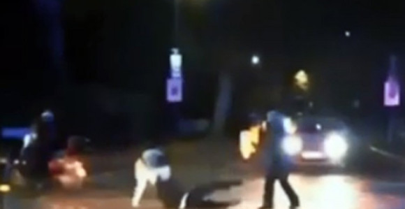 Kako su huligani tukli policajca