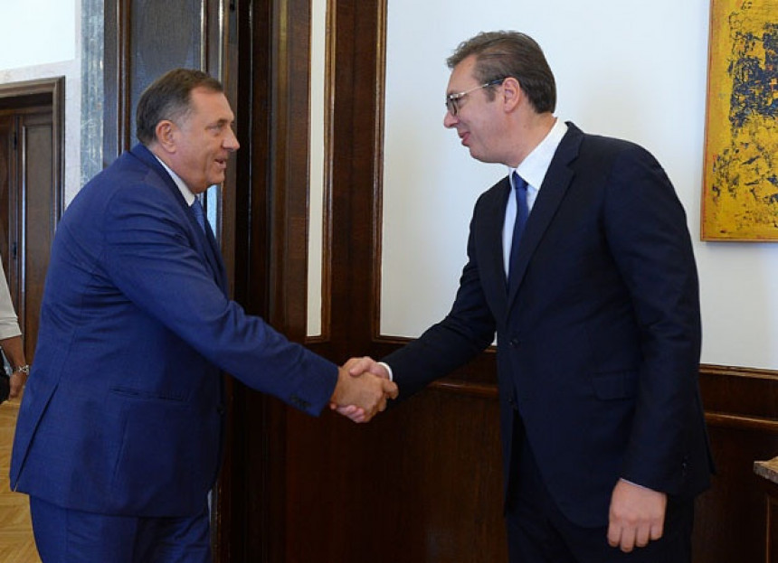 Vučić čestitao Dodiku na kompromisu