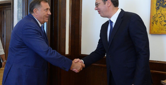 Вучић честитао Додику на компромису