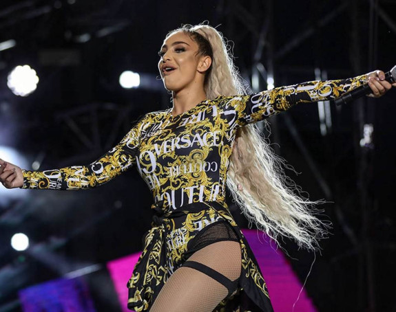 Maja Berović peva na Trgu u Beogradu za doček Nove godine!