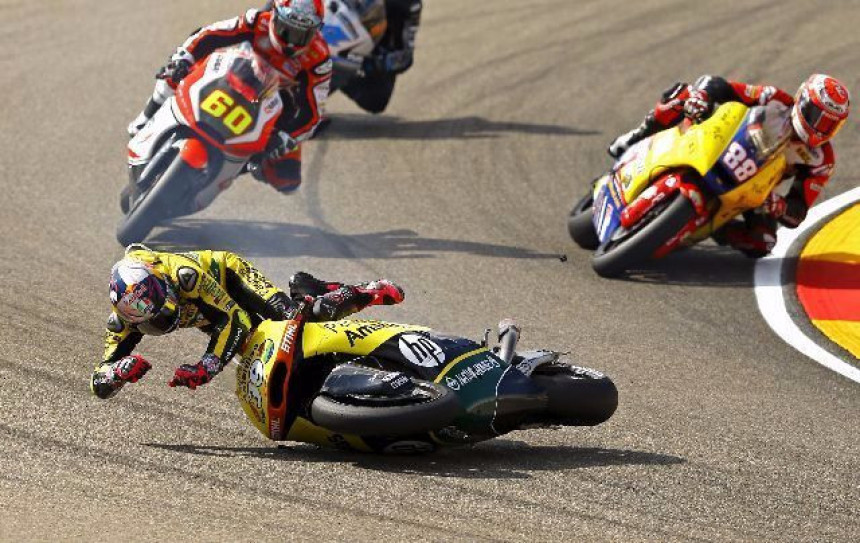 Video, 2016. godina - Moto GP zvijezde padalice: Smrt i 1.062 udesa kraljevskih motociklista...