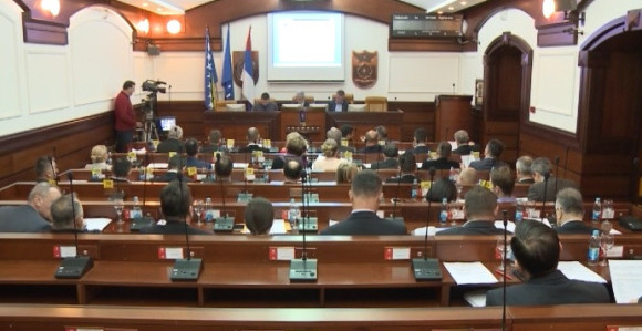 Zašto se smanjuju odborničke plate?