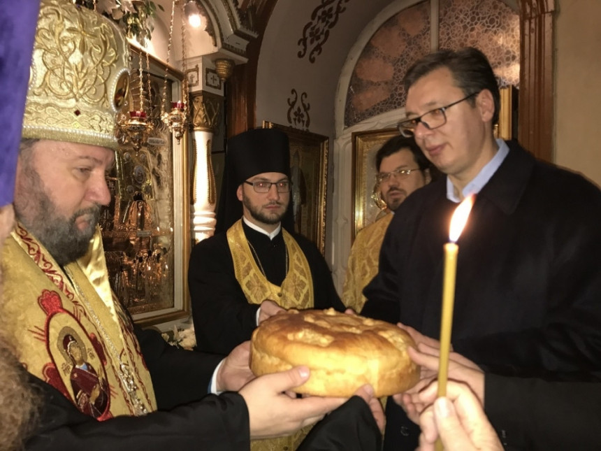 Vučić osveštao slavski kolač