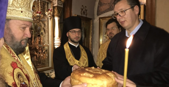 Vučić osveštao slavski kolač