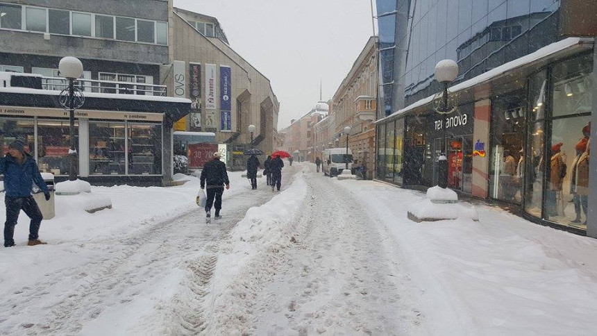 Snijeg napravio velike probleme